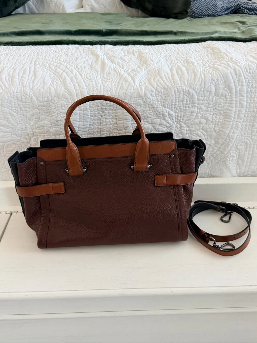 🧉Coach Color Block Swagger Carryall Leather Bag🧉
